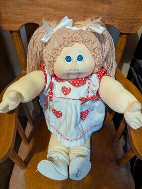 Vintage Soft Sculpture Cabbage Patch (TLC) Read
